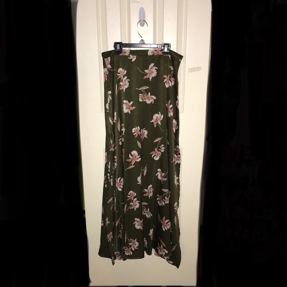 SADIE & SAGE FLORAL MAXI SKIRT